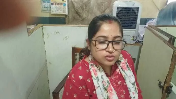 वीरपुर में यूको बैंक की कुव्यवस्था से परेशान खाताधारको ने बैंक में ताला लगाकर बैंक कर्मीयों को बनाया बंधक  3