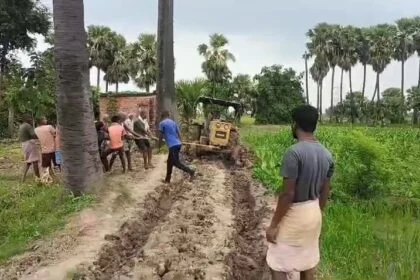 नालंदा: 79 साल बाद भी सड़क से वंचित बंडोह गांव, 20 साल से सुन रहे वादे, अबकी बार पक्की सड़क नहीं तो विधायक बदलने की चेतावनी 18