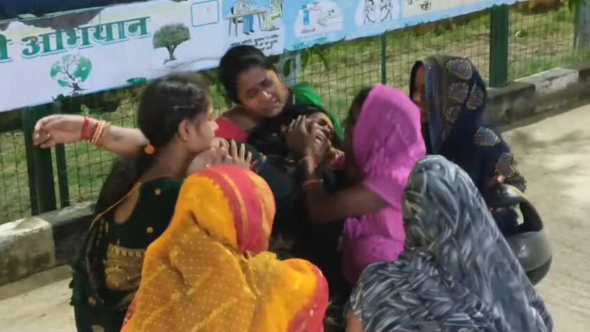 बेगूसराय मे तेज रफ्तार ट्रक की ठोकर से बाइक सवार रेल कर्मी की दर्दनाक मौत, ड्यूटी से वापस लौटने के दौरान घटी घटना 1