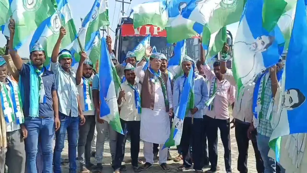 नालंदा: पटना में संवैधानिक अधिकार रैली के लिए नालंदा से कार्यकर्ताओं का जत्था हुआ रवाना  2