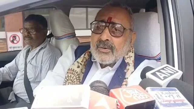 गिरिराज सिंह का तेजस्वी पर तंज: कांग्रेस की खुशामद के बाद भी नहीं मिला सीएम पद का नाम, इंडी गठबंधन स्वार्थ का मेल 1