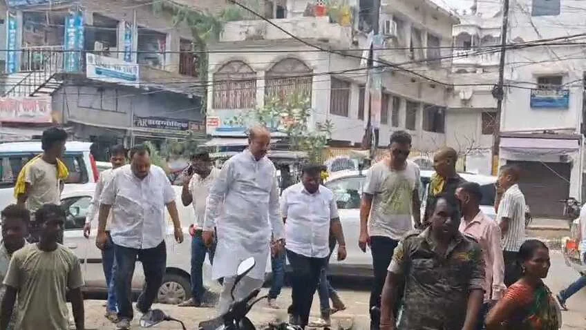 समस्तीपुर: निजी अस्पताल में एक प्रसव पीड़ित  महिला को आर्थिक खोषण के लिए एक सप्ताह तक रखा बंधक, आरजेडी विधायक की दखल के बाद मुक्त हुईं महिला 4