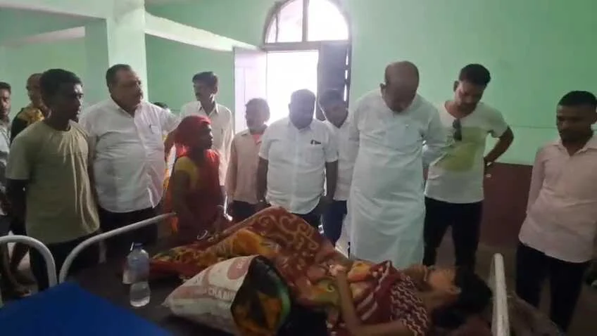 समस्तीपुर: निजी अस्पताल में एक प्रसव पीड़ित  महिला को आर्थिक खोषण के लिए एक सप्ताह तक रखा बंधक, आरजेडी विधायक की दखल के बाद मुक्त हुईं महिला 2