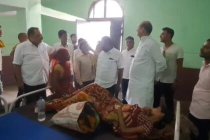 समस्तीपुर: निजी अस्पताल में एक प्रसव पीड़ित  महिला को आर्थिक खोषण के लिए एक सप्ताह तक रखा बंधक, आरजेडी विधायक की दखल के बाद मुक्त हुईं महिला 6