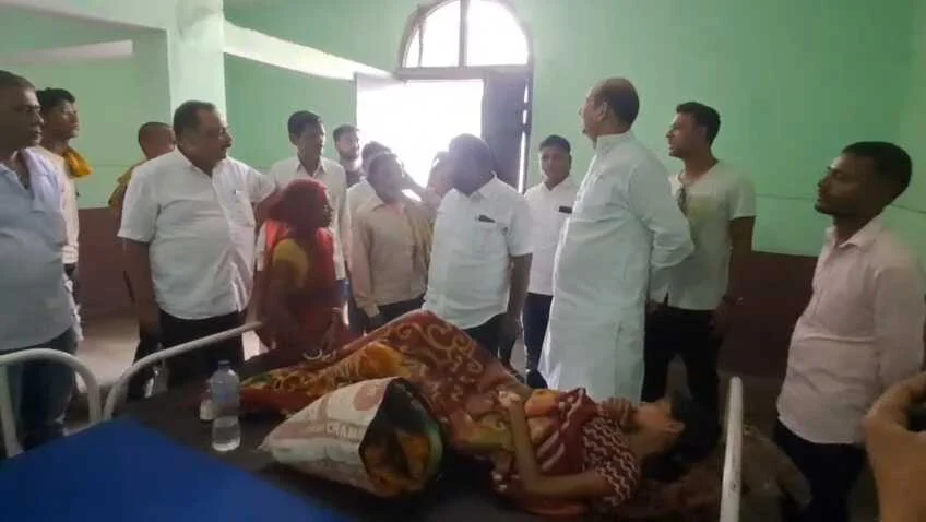 समस्तीपुर: निजी अस्पताल में एक प्रसव पीड़ित  महिला को आर्थिक खोषण के लिए एक सप्ताह तक रखा बंधक, आरजेडी विधायक की दखल के बाद मुक्त हुईं महिला 1