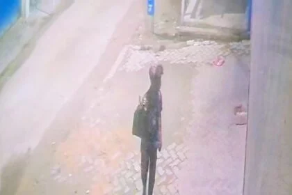 बेगूसराय पुलिस की बड़ी कामयाबी, बैंक लूट की साजिश नाकाम, दो नाबालिग समेत तीन गिरफ्तार 16