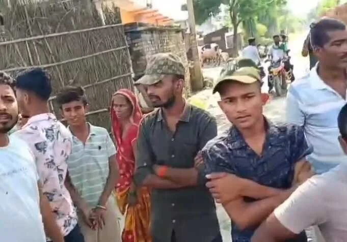 बेगूसराय में मामूली विवाद के कारण एक युवक को ससुराल वालों ने बंधक बनाकर हाथ पैर बंधा और किया बेरहमी से पिटाई 2