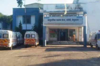 बेगूसराय के बरौनी में अपनी मांगों को लेकर इमरजेंसी एम्बुलेंस गाड़ी अनिश्चितकालीन के लिए हुआ बंद 31
