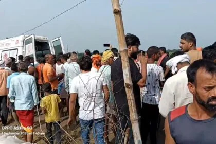 कैमूर में आकाशी बिजली गिरने से तीन महिला की मौत,चार झूलेसे, खेत में सोहनी करने के दौरान हुआ हादसा 24