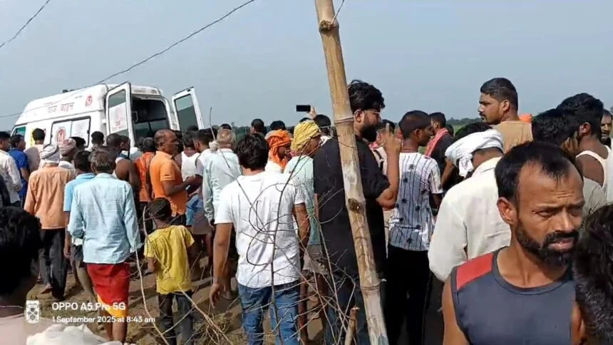 कैमूर में आकाशी बिजली गिरने से तीन महिला की मौत,चार झूलेसे, खेत में सोहनी करने के दौरान हुआ हादसा 1