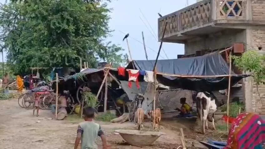 बेगूसराय में गंगा के जलस्तर में लगातार वृद्धि होने से दियारे के लोगों में दहशत का माहौल 3