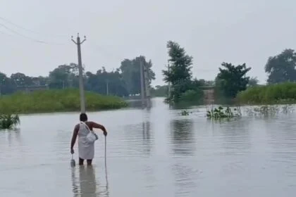 बेगूसराय में गंगा के जलस्तर में लगातार वृद्धि होने से दियारे के लोगों में दहशत का माहौल 18
