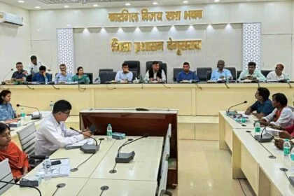 बेगूसराय जिलाधिकारी के नेतृत्व में राजनीतिक दलों के साथ विषेश गहन पुनरीक्षण को लेकर बैठक आयोजित 19