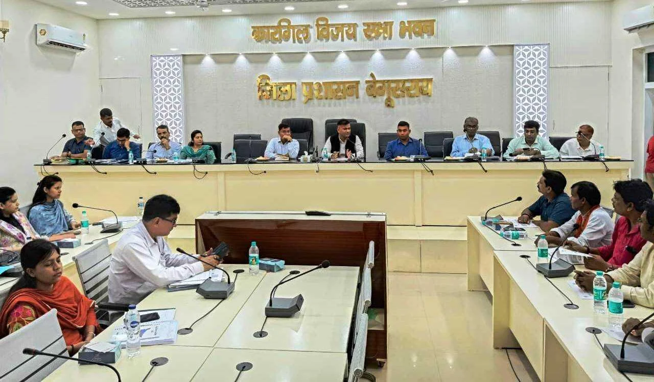 बेगूसराय जिलाधिकारी के नेतृत्व में राजनीतिक दलों के साथ विषेश गहन पुनरीक्षण को लेकर बैठक आयोजित 2