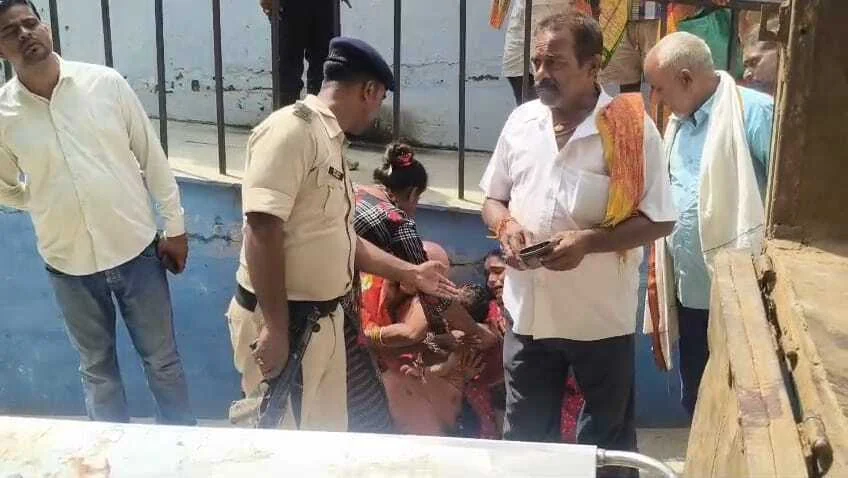 बेगूसराय में ट्रक की चपेट में आने से बाइक सवार छात्र की दर्दनाक मौत, परिजनों में मचा कोहराम 3