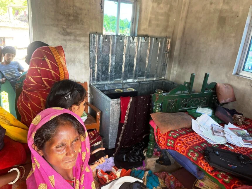 अज्ञात चोरो ने पहली मंजिल पर बने घर से 50 हजार रुपया नगद समेत लाखो रुपये के जेवर लेकर हुआ फरार 1