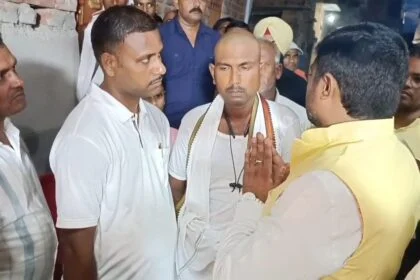 नालंदा: युवा नेता राजू दानवीर पहुंचे हिलसा प्रखंड के मलावां गांव, सड़क हादसे में मृतक के परिजनों से की मुलाकात 8