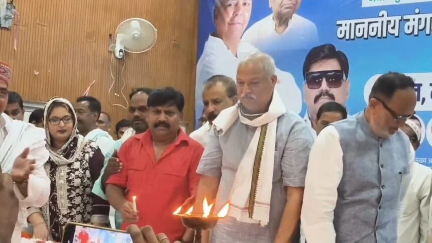 बिहारशरीफ के टाऊन हॉल में एकता सम्मेलन में विपक्ष का हमला, राजद-कांग्रेस नेताओं ने BJP पर साधा निशाना 1