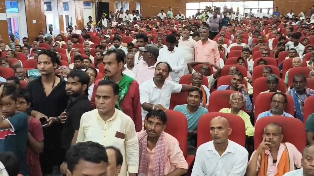 बिहारशरीफ के टाऊन हॉल में एकता सम्मेलन में विपक्ष का हमला, राजद-कांग्रेस नेताओं ने BJP पर साधा निशाना 3