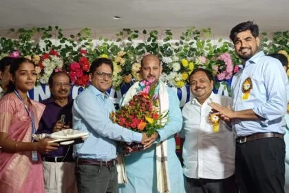 समस्तीपुर: लैंप लाइटिंग समारोह हर नर्स और स्वास्थ्यकर्मी के जीवन में विशेष महत्व रखता है -अख्तरुल इस्लाम शाहीन 25