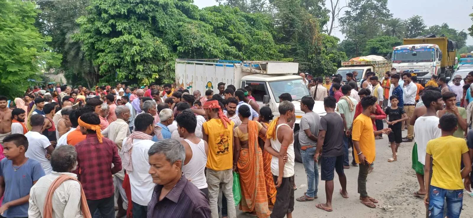 बछवाड़ा में दहेज में रुपये की मांग पूरी न होने पर बहू को बेरहमी से पिटाई, इलाज के दौरान मौत, परिजनों ने एनएच 28 सड़क को जाम कर किया हंगामा 3