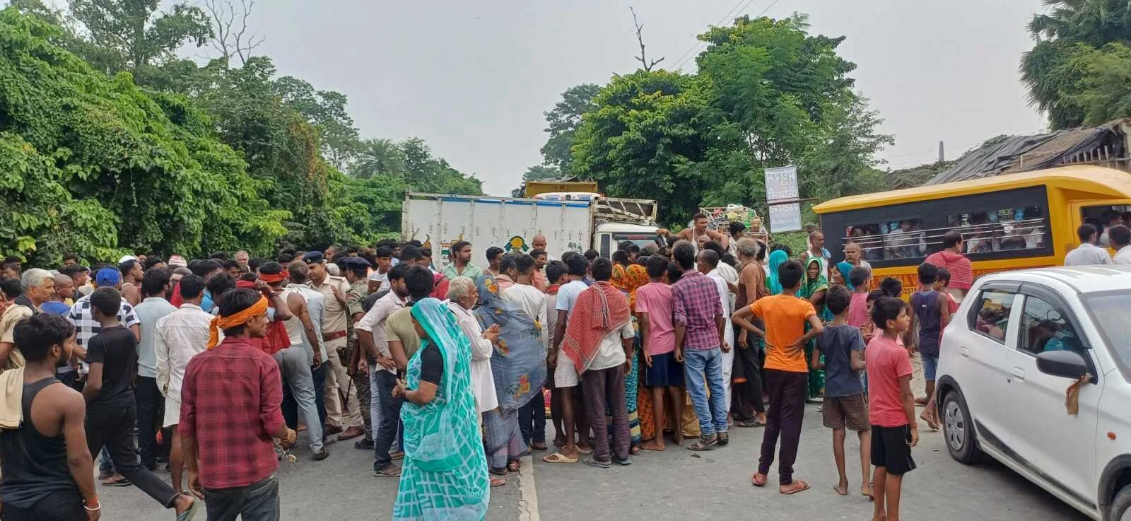 बछवाड़ा में दहेज में रुपये की मांग पूरी न होने पर बहू को बेरहमी से पिटाई, इलाज के दौरान मौत, परिजनों ने एनएच 28 सड़क को जाम कर किया हंगामा 4