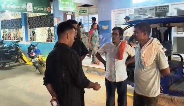 बेगूसराय में तेज रफ्तार ट्रक ने एक लकड़ी मिस्त्री को कुचला, मिस्त्री की घटनास्थल पर ही दर्दनाक मौत 1