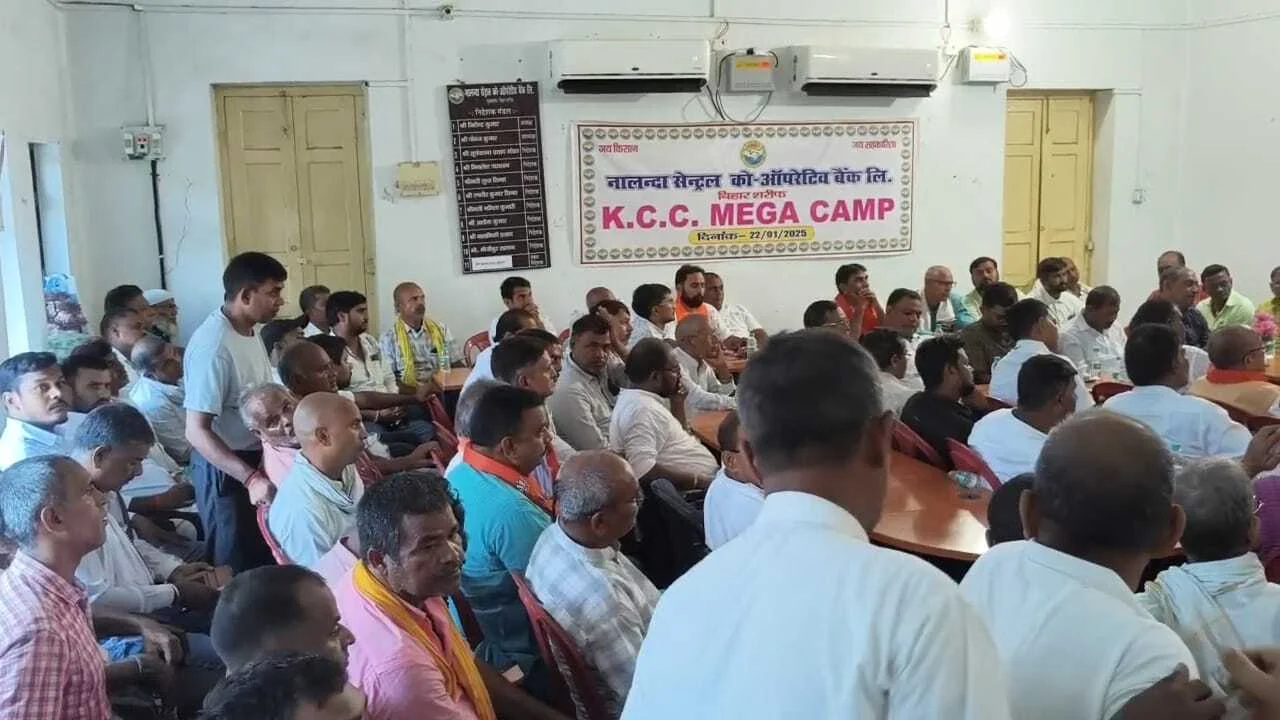 नालंदा सहकारी बैंक परिसर में एनडीए कार्यकर्ता सम्मेलन की तैयारियों को लेकर बैठक, नियमों की अनदेखी पर सवाल, बैंक परिसर में राजनीतिक बैठक 3