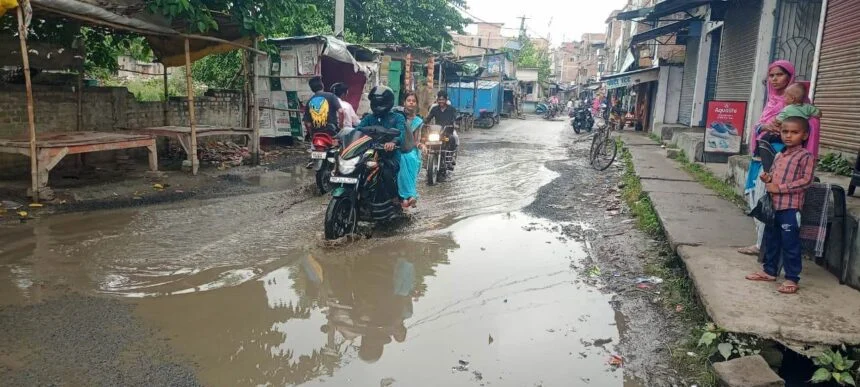 वीरपुर में झमाझम बारिश ने खोल दी विकास कार्यों की गूणवत्ता की पोल, प्रशासन है बेखबर 1