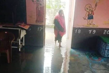 नारकीय स्थित में चल रहा है वीरपुर प्रखंड मुख्यालय का आंगनबाड़ी केंद्र संख्या 38, कभी भी हो सकता है हादसा 15