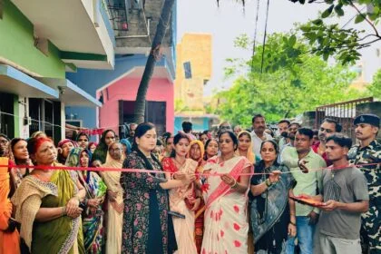 समस्तीपुर: महापौर श्रीमती अनिता राम एवं वार्ड पार्षद श्री मति रूबी कुमारी के द्वारा सड़क सह नाला निर्माण कार्य का फीता काटकर किया गया उद्घाटन 14