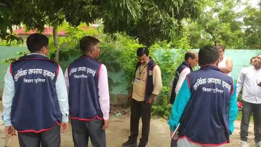 समस्तीपुर: ग्रामीण कार्य विभाग के इंजीनियर विनोद कुमार राय के ठिकाने पर आर्थिक अपराध इकाई की छापेमारी से मचा हरकंप 2