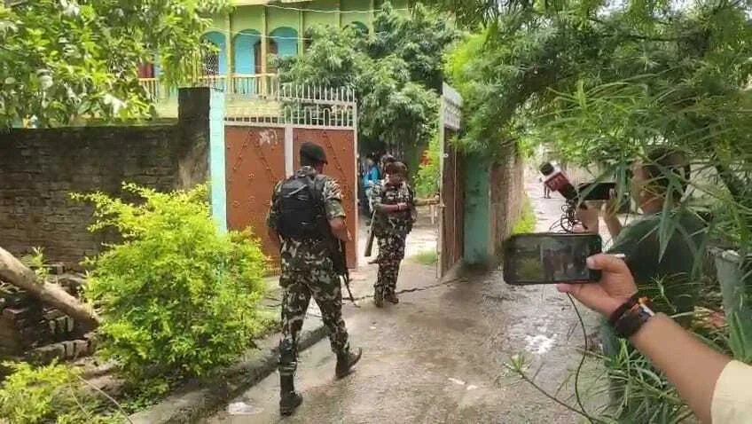 समस्तीपुर: ग्रामीण कार्य विभाग के इंजीनियर विनोद कुमार राय के ठिकाने पर आर्थिक अपराध इकाई की छापेमारी से मचा हरकंप 3