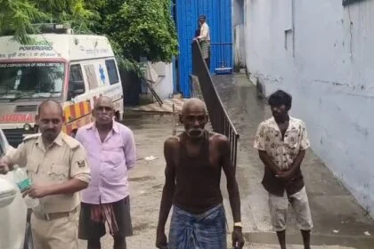 प्रेमी के साथ रखने से इंकार करने पर दो बच्चे की मां प्रेमिका ने ससुराल मे ही फंदा लगाकर दे दी अपनी जान 18