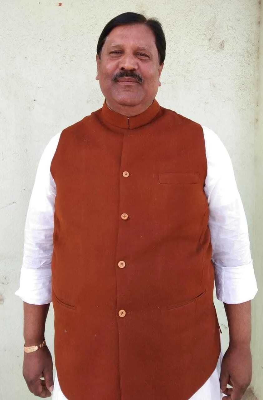 राजस्व महा अभियान को लेकर जिले में शिविर तो लगाए गए हैं लेकिन कर्मियों के द्वारा जानबूझकर लापरवाही बरती जा रही है -पुर्व विधायक सुनील कुमार पुष्पम 2