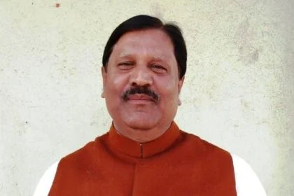 राजस्व महा अभियान को लेकर जिले में शिविर तो लगाए गए हैं लेकिन कर्मियों के द्वारा जानबूझकर लापरवाही बरती जा रही है -पुर्व विधायक सुनील कुमार पुष्पम 17