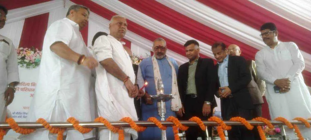 बिहार में एवं बिहार के बेगूसराय जिले में समग्र विकास की बयार बह रही है, जब जब प्रधानमंत्री नरेन्द्र मोदी बिहार आते हैं तो बिहार को सौगात दे जाते हैं - गिरिराज सिंह 4