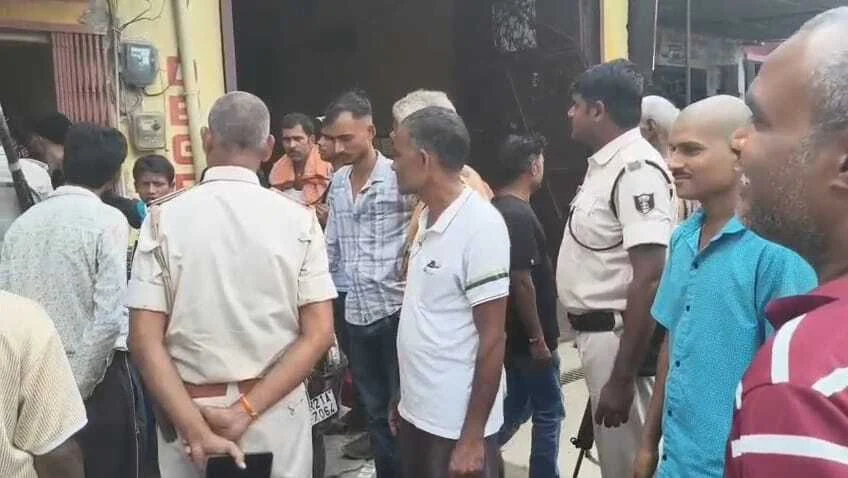 मुख्यमंत्री नीतीश कुमार के गृह जिले में दिनदहाड़े बाइक सवार बदमाशों ने एक वृद्ध महिला से सोने की चेन की छिनतई 3