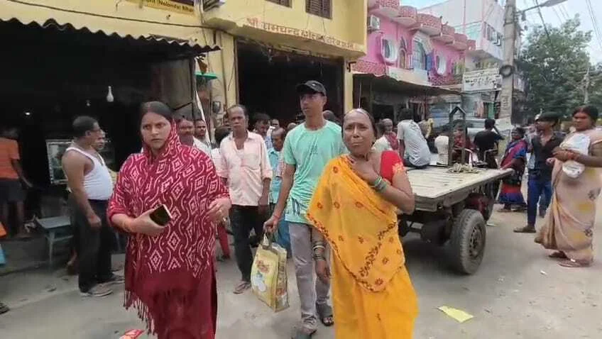 मुख्यमंत्री नीतीश कुमार के गृह जिले में दिनदहाड़े बाइक सवार बदमाशों ने एक वृद्ध महिला से सोने की चेन की छिनतई 2