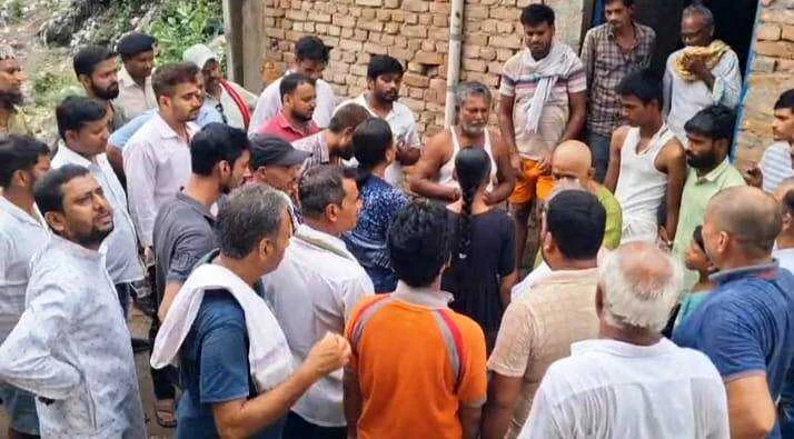 कांग्रेस नेत्री पुर्व नगर विधायक अमिता भुषण को पद यात्रा के दौरान मिला जनमत का आर्शिवाद 3