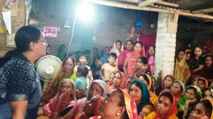 कांग्रेस नेत्री पुर्व नगर विधायक अमिता भुषण को पद यात्रा के दौरान मिला जनमत का आर्शिवाद 2