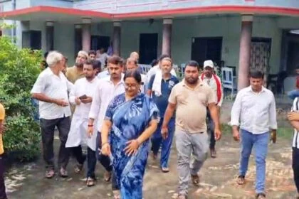 कांग्रेस नेत्री पुर्व नगर विधायक अमिता भुषण को पद यात्रा के दौरान मिला जनमत का आर्शिवाद 28