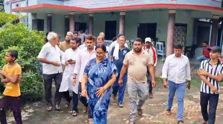 कांग्रेस नेत्री पुर्व नगर विधायक अमिता भुषण को पद यात्रा के दौरान मिला जनमत का आर्शिवाद 1