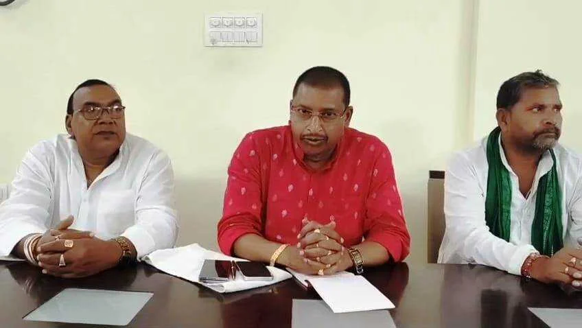 केंद्र की सरकार एवं राज्य की सरकार के द्वारा सिर्फ लोगों को दिगभ्रमित करने का काम किया जा रहा है - अभय कुशवाहा 1