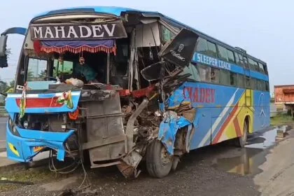 कैमूर: दुर्गावती में बस और ट्रक की जोरदार भिड़ंत, एक की मौत, 10 घायल 6
