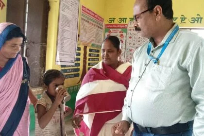 राष्ट्रीय कृमि दिवस पर बच्चों को दवा खिलाकर कार्यक्रम का किया गया उद्घाटन 26