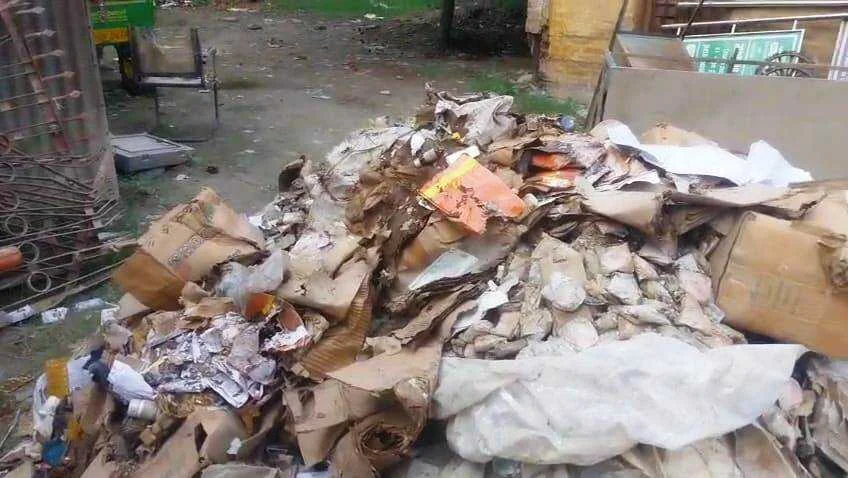 सीएचसी से संबंधित भाड़ी मात्रा में सरकारी दवाओं को कचरे के ढेर में फेका गया 2