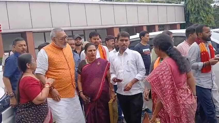 गिरिराज सिंह ने एक बार फिर तेजस्वी यादव एवं राहुल गांधी पर बोला हमला, कहा नरेंद्र मोदी आज विकास पुरुष के रूप में अग्रसर हैं और उनका काम सिर्फ जुमलेबाजी 2