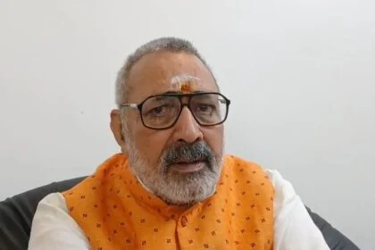 गिरिराज सिंह ने एक बार फिर तेजस्वी यादव एवं राहुल गांधी पर बोला हमला, कहा नरेंद्र मोदी आज विकास पुरुष के रूप में अग्रसर हैं और उनका काम सिर्फ जुमलेबाजी 26