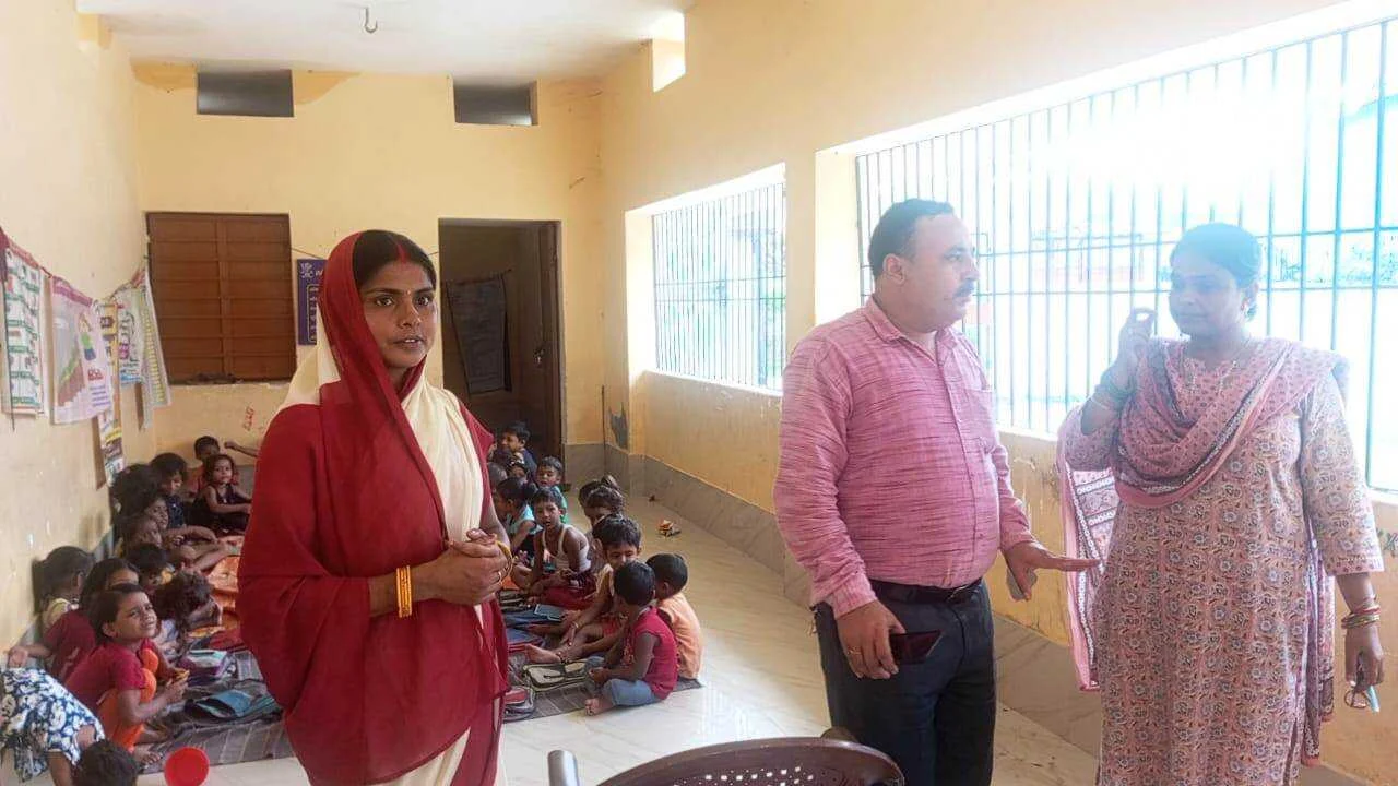 बेगूसराय डीपीओ ने आंगनबाड़ी केंद्रों का किया औचक निरीक्षण, सेविकाओं को दिया निर्देश 2